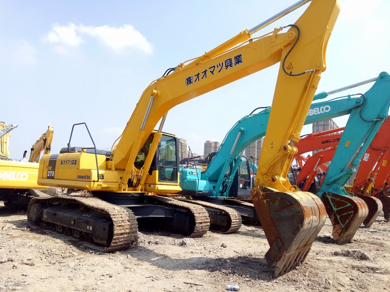 小松挖掘机:现代建筑工地的得力助手